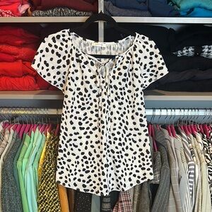 Simple Fun white/black dotted short sleeve front tie top size S